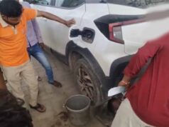 पेट्रोल पंप पर बड़ा विवाद, 42 लीटर क्षमता वाले टैंक में 48 लीटर ईंधन भरने का दावा