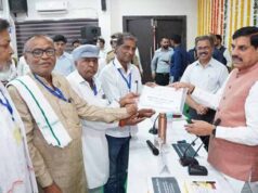 स्वामित्व अधिकार अभिलेख हस्तांतरण योजना से ग्रामीणों को राहत, CM मोहन यादव ने सौंपे रजिस्ट्री प्रमाण-पत्र