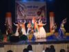 खैरागढ़ में ‘नमो सेवा’ नाट्य मंचन से दिखा सेवा और समर्पण का संदेश, 500 से अधिक विद्यार्थी हुए शामिल