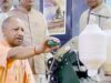 लखनऊ के गांधी आश्रम पहुंचे CM योगी, खादी अपनाने की अपील; गांवों को स्वावलंबन का आधार बनाने पर जोर