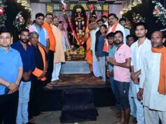 छत्तीसगढ़ के डिप्टी CM विजय शर्मा ने दुर्गा उत्सव समितियों के पंडालों में की पूजा, जसगीतों में हुए शामिल