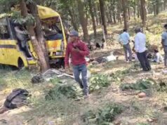 मनेंद्रगढ़ में भीषण बस हादसा, पेड़ से टकराई तेज रफ्तार बस; 6 की मौत, 15 की हालत गंभीर