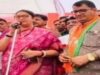 छत्तीसगढ़ में स्मृति ईरानी का भव्य स्वागत, पोस्टर-बैनर नहीं सिर्फ भाजपा के झंडे आए नजर