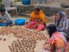 गोबर और मिट्टी के दीयों से जगमगाएगा दीपोत्सव, महिलाएं जुटीं तैयारियों में
